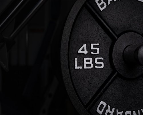 Weight icon representing high quality equipment